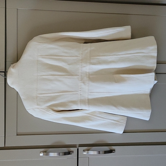 Banana Republic Cream winter toggle coat. SIZE MEDIUM. - Picture 4 of 6